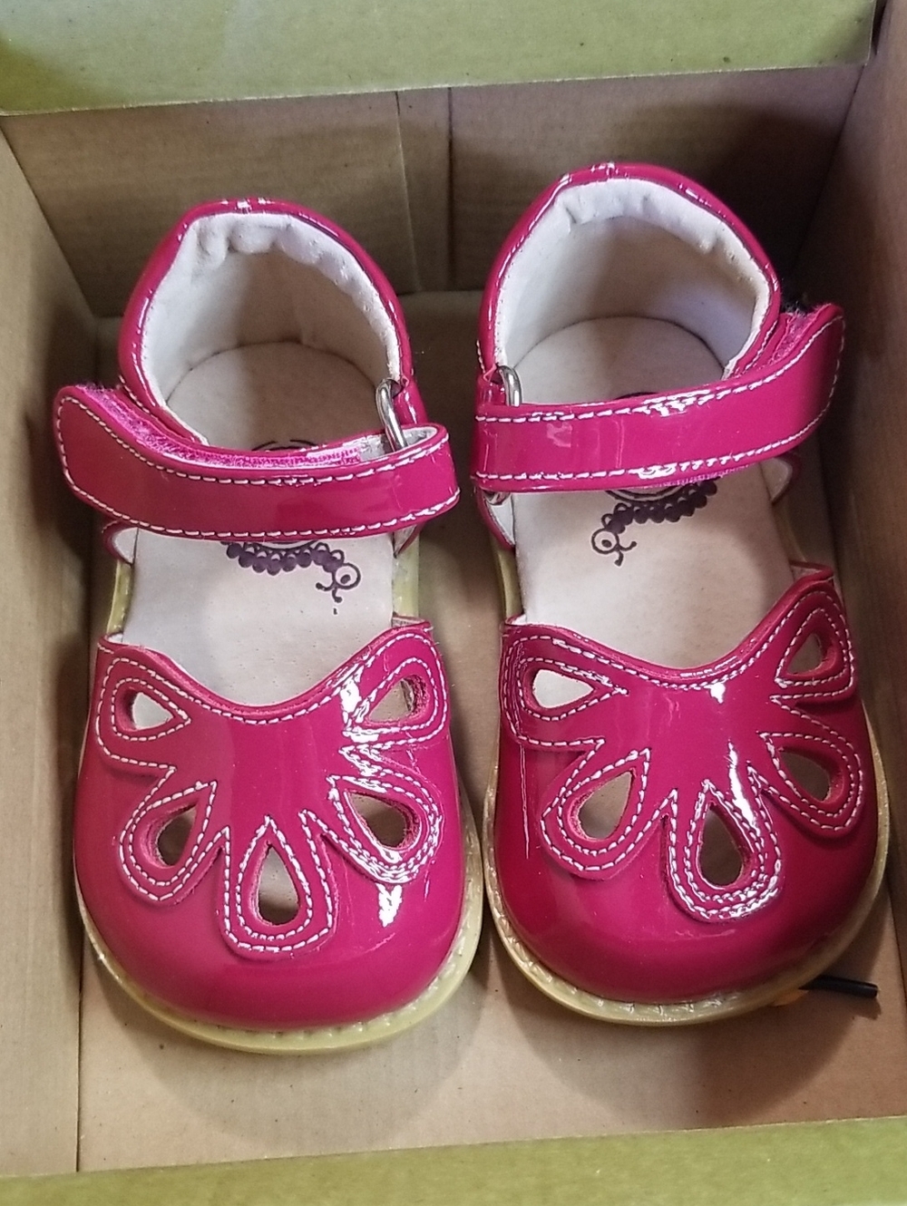 Livie & Luca Patent Leather Mary Janes with Cutouts Size 4 Original Petals NIB